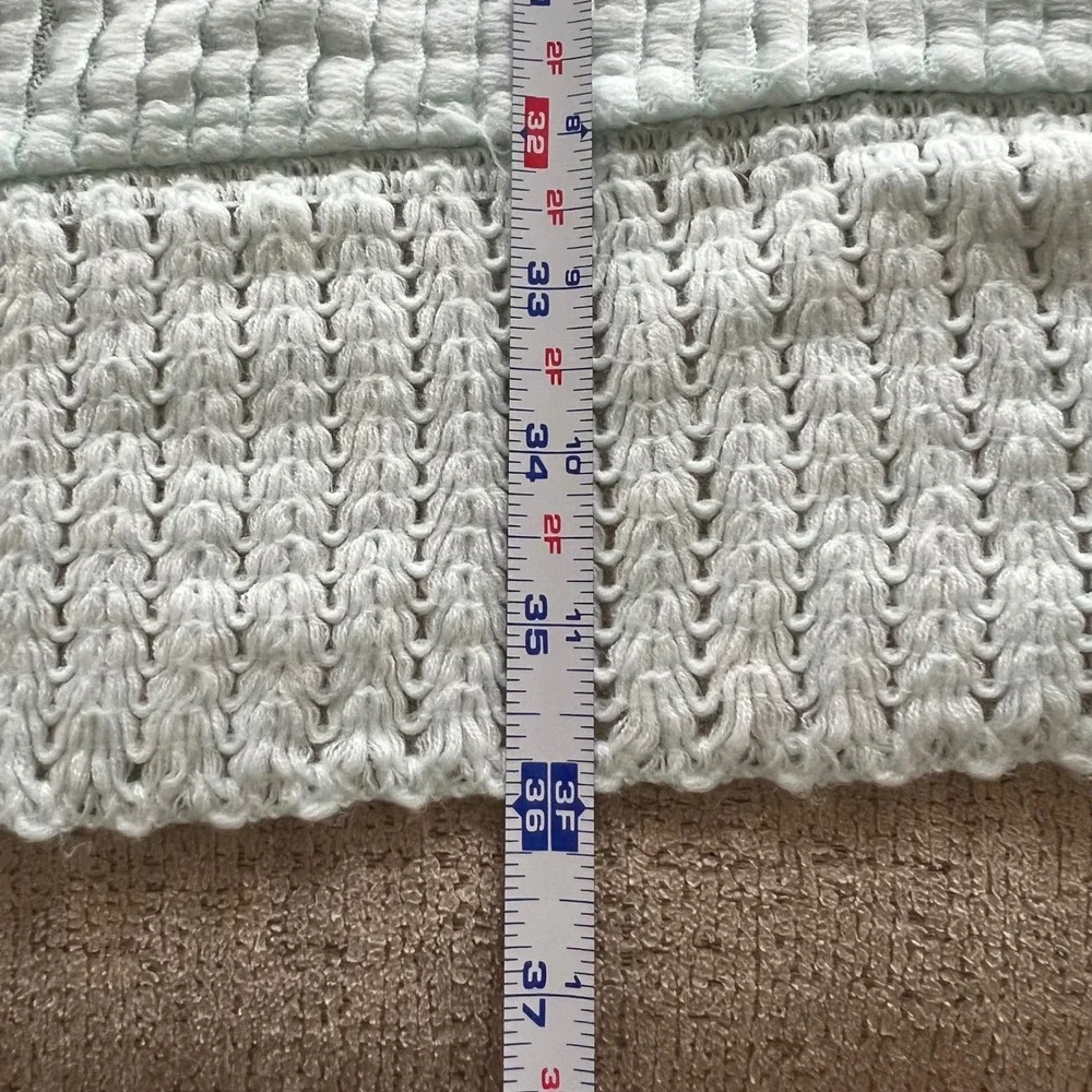 Vintage Acrylic Knit Baby Blanket Mint Green Waffle Scalloped Edge 34x36